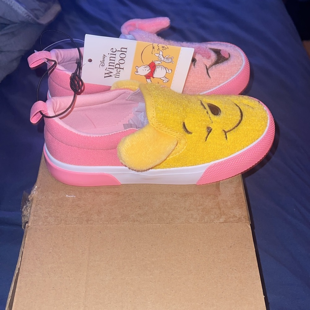 Girls Winnie the Pooh sneakers NWT - Picture 2 of 5